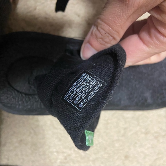 Sanuk Black Sandals - Picture 4 of 4
